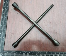 Vintage Wheel Nut Bolt Spider Brace A/F Classic Car Tool