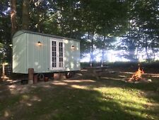 Newly built Rolling Folly Shepherds Hut, Shower, kitchen, double bed.