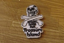 Thorpe Park Rare Vintage Treasure Island Pin Badge Plastic 80s 1980s Badges
