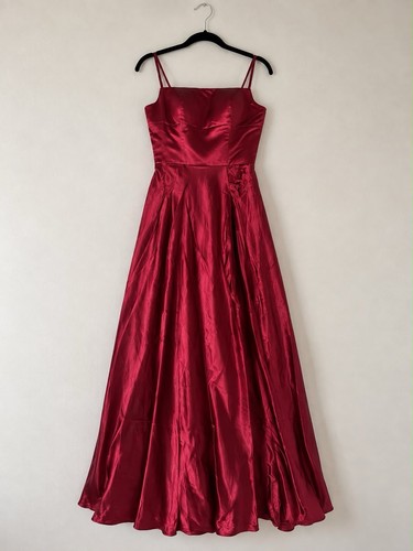 Stunning burgundy satin - stunning,