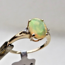 New with COA Gemporia Large Solitair Ethiopian Opal  10k Yellow Gold Ring UK N