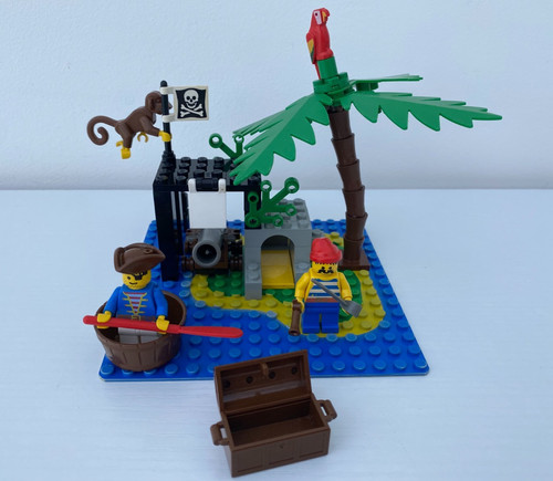 Lego 6260 shipwreck - shipwreck, island