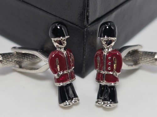 Royal guard beefeater - guard,