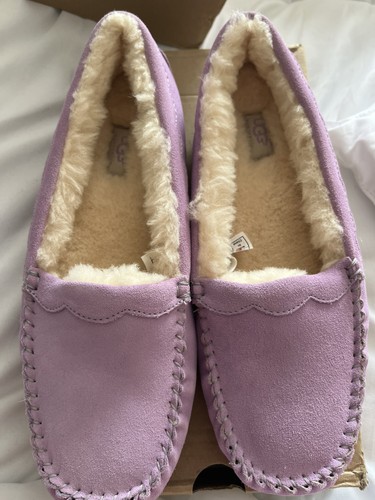 Bnib ugg scalloped moccasin - -,