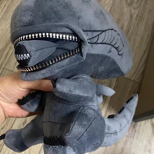 Alien xenomorph zipper mouth - zipper,