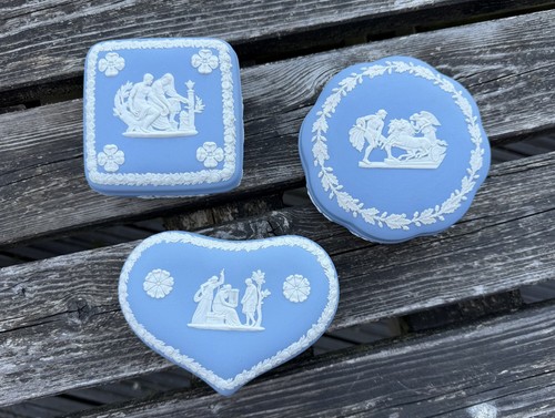 Wedgwood blue jasperware set - blue,