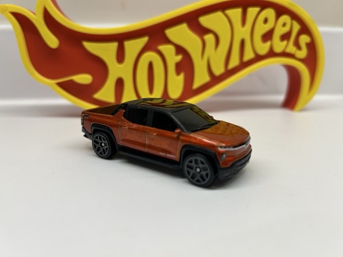 Hot wheels chevrolet silverado - chevrolet,