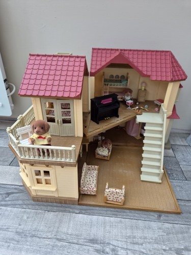Sylvanian families red roof - families,
