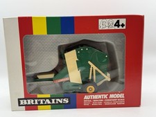 Britains Farm 9532 1:32 Round Hay Baler Diecast Model Farm Toy / Collectible