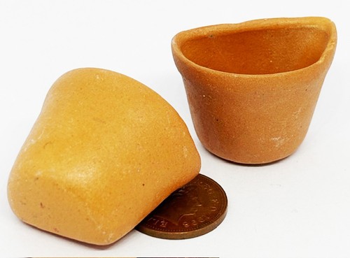 Dolls house half - half, pots