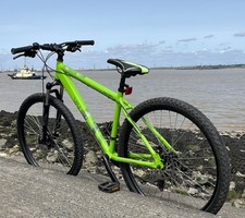 Apollo Valier Mens 21-Speed Alloy Mountain Bike - Medium 17'' Frame - Green A