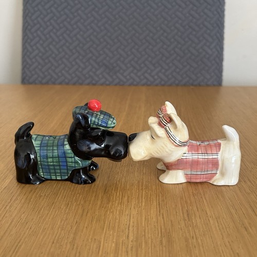 Scottie dogs kissing - scottie, magnetic