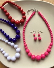 GRADUATED HOT PINK, RED, WHITE