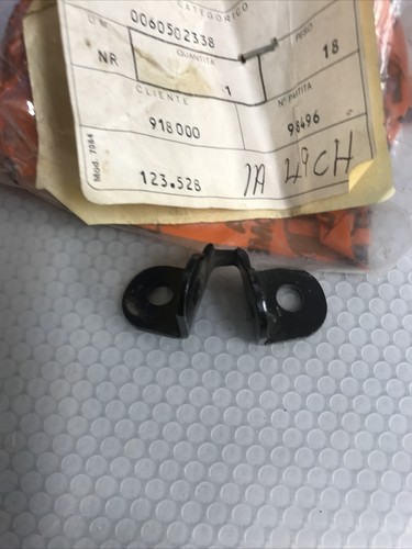 Alfa romeo carb - 33, bracket