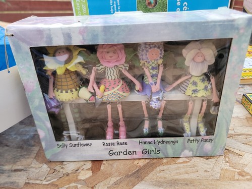 Vintage garden girls - girls, flower