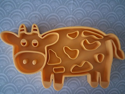 Cartoon cow shaped feeder - cow, for