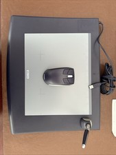 Wacom Intuos2 Intelligent Graphics Tablet System A4 Regular w. Grip Pen & Mouse