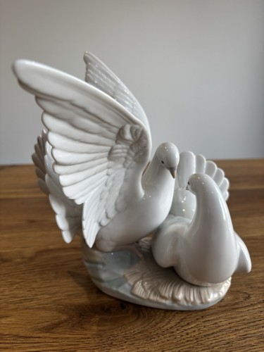 Lladro doves love nest - ,