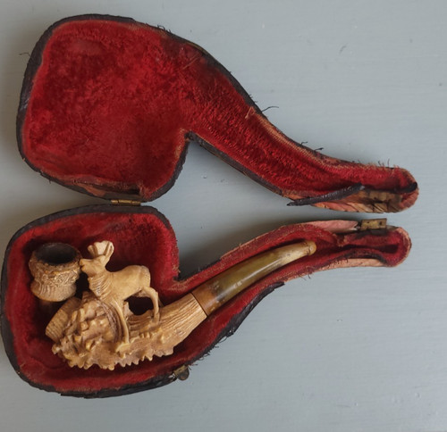 Antique hand carved meerschaum - hand-carved,