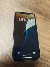 Apple iPhone 11 - 64GB - White (Unlocked) CRACKED SCREEN (N9).