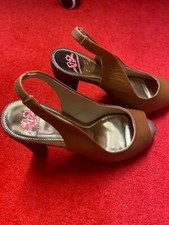 Holly Willoughey size 6 shoes