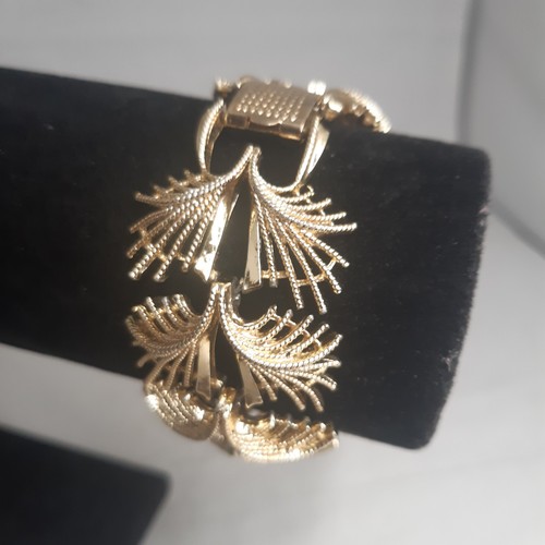 Vintage gold tone bracelet - vintage,