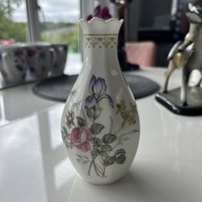 Royal Doulton Camilla Bone China Bud Vase 1990. 5.5” High excellent conditi A88