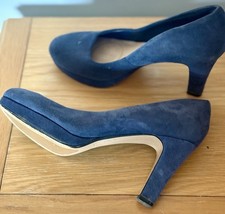 Clarks Softwear Suede Court Shoes navy blue Size 6 .5 D  Heels Cushioned Comfort