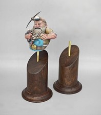 Tapered Round Bust Plinth