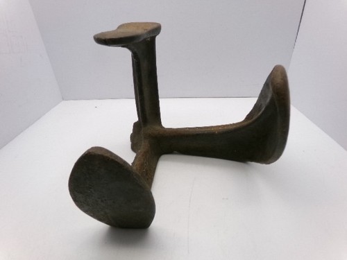 Vintage cast iron point - cast,