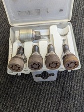 RENAULT GRAND SCENIC MK3 2009-2016 LOCKING WHEEL NUT SET WITH KEY 7711239103