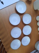 Royal Doulton - Platinum Concord - H5048 - small dessert / fruit bowl.