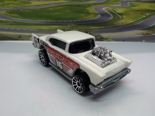 Hot wheels chevy - chevy, white