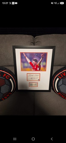 Steven gerrard signed - signed, montage