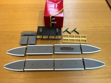 OO gauge Hornby Boxed mint R003 Town station with canopy & accessories
