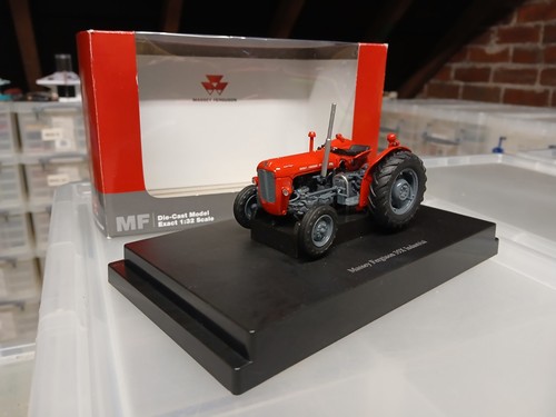 Universal hobbies massey - universal,