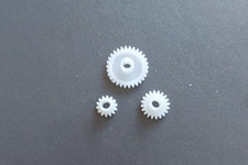 Plastic Gears cogs x 3   WITH 4mm hole set school projects robot