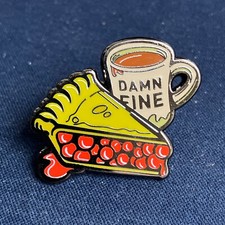Twin Peaks Mug and pie David Keith Lynch pin's collectibles