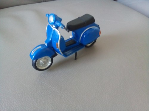 Model towway vespa scooter - towway,
