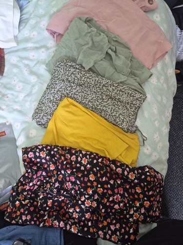 Item ladies clothing bundle - 5,