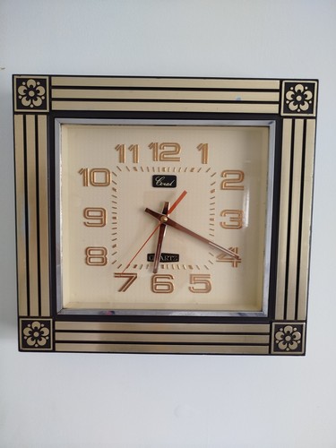 Vintage wall clock plastic - wall,
