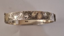 Sterling Solid Silver Hinged Bangle Engraved Decoration, plain back Hallmarked
