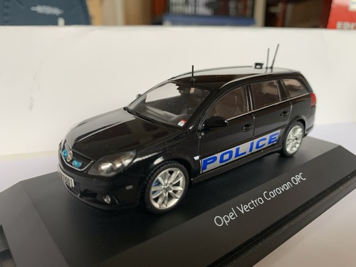 Schuco opel vectra estate - 1/43,