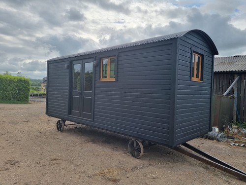 Premium shepherds hut - shepherds,