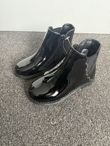 Black patent scalloped chelsea - scalloped,