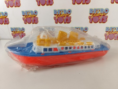 Vintage 80s beach - 80s, boat