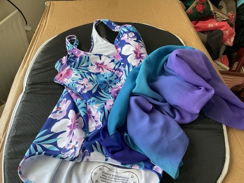 Swimsuit and sarong set - and,