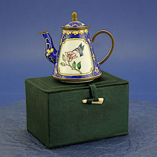 Trade aid miniature - +,