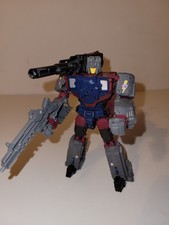 Transformers Generations Deluxe Class Chasm Decepticon Quake Titans Return