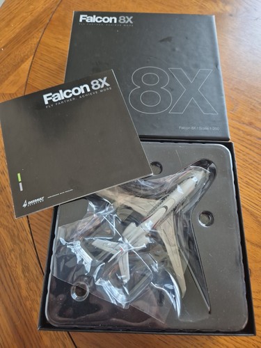 Dassault falcon model 200 - falcon,